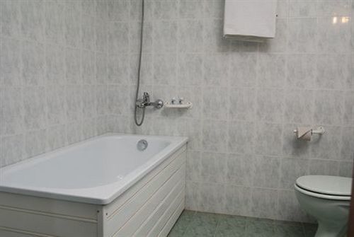Elbrus Hotel Pazardzhik Luaran gambar